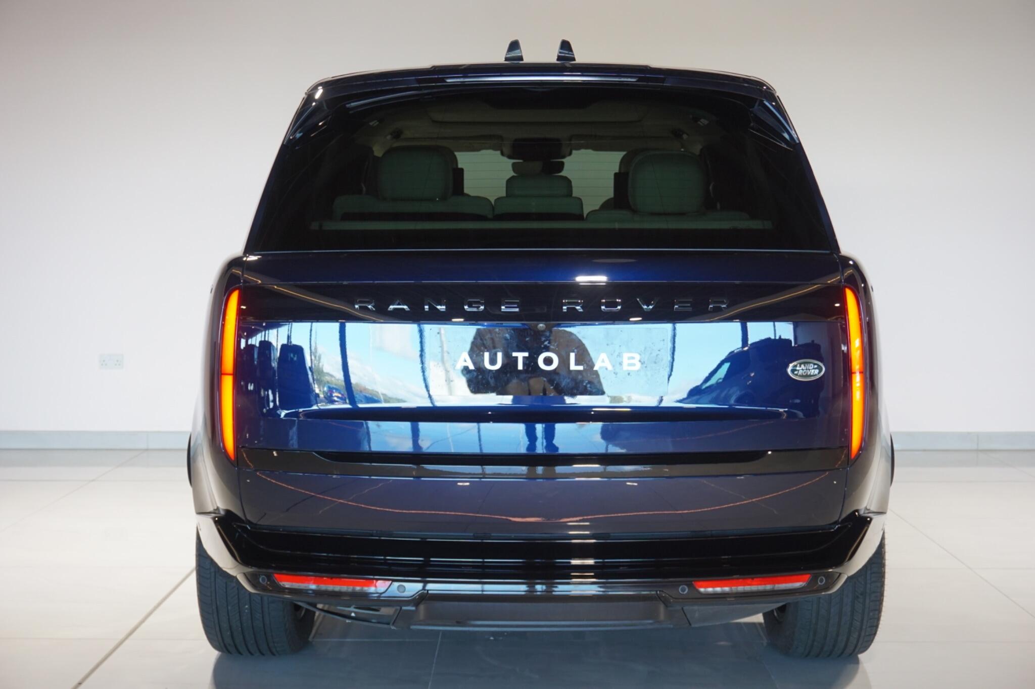 Land Rover Range Rover 3.0 D300 MHEV SE SUV 5dr Diesel Auto 4WD Euro 6 (s/s) (300 ps)